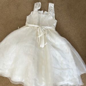 Flower girl wedding dress multilayered sleeveless dress white tie waist size 7